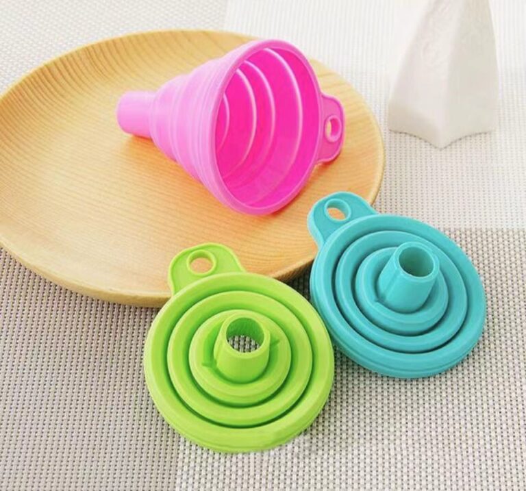 Custom mini foldable silicone funnel