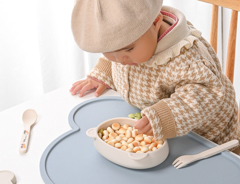 Custom-silicone-baby-feeding-food-mat-from-factory-784x600.jpg